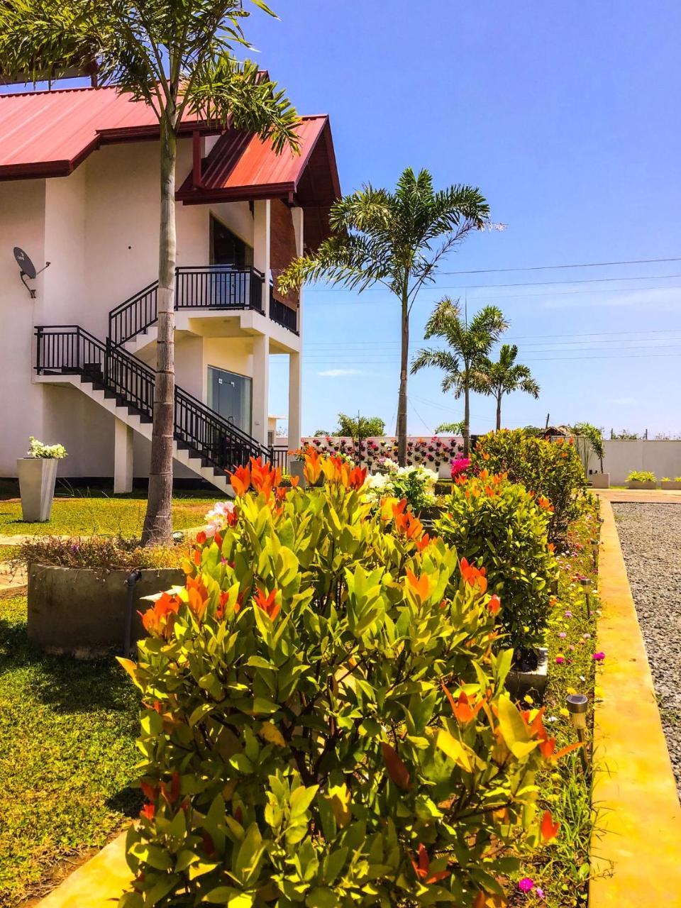 Avonil Resort Yala Тисамахарама Екстериор снимка